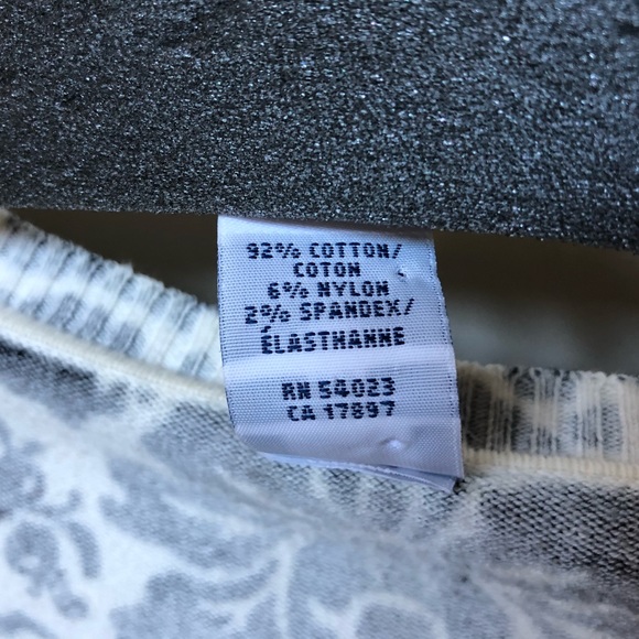 Gap-Black & White Floral print V-neck Sweater (M) - Picture 7 of 7